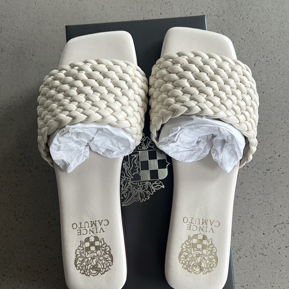 Vince Camuto slides - Picture 2 of 6
